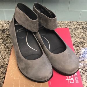 New (with a scratch) lulu Nubuck Dansko shoes.